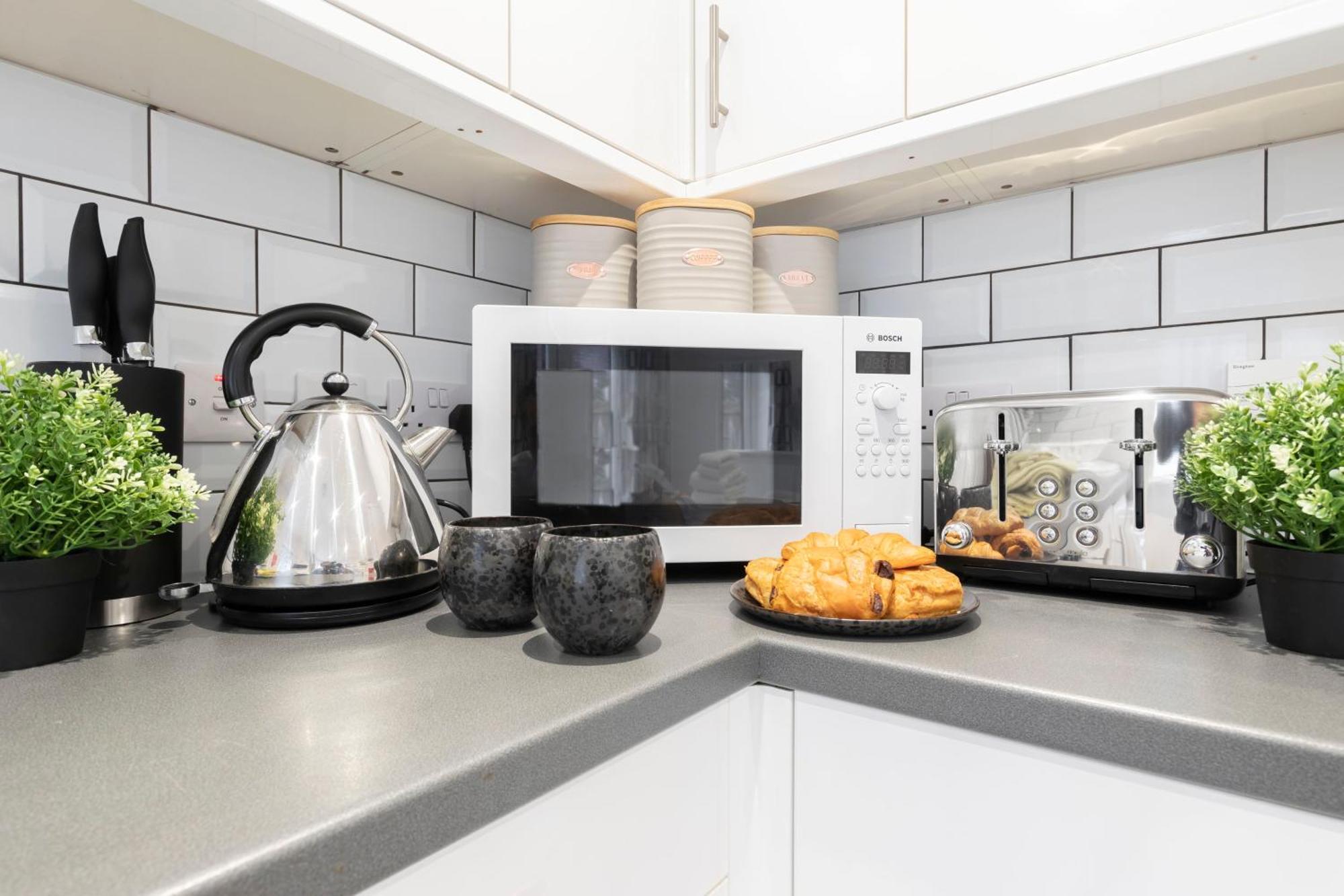 צ'לטנהם Modern Four Bedroom Four Bathroom Home מראה חיצוני תמונה