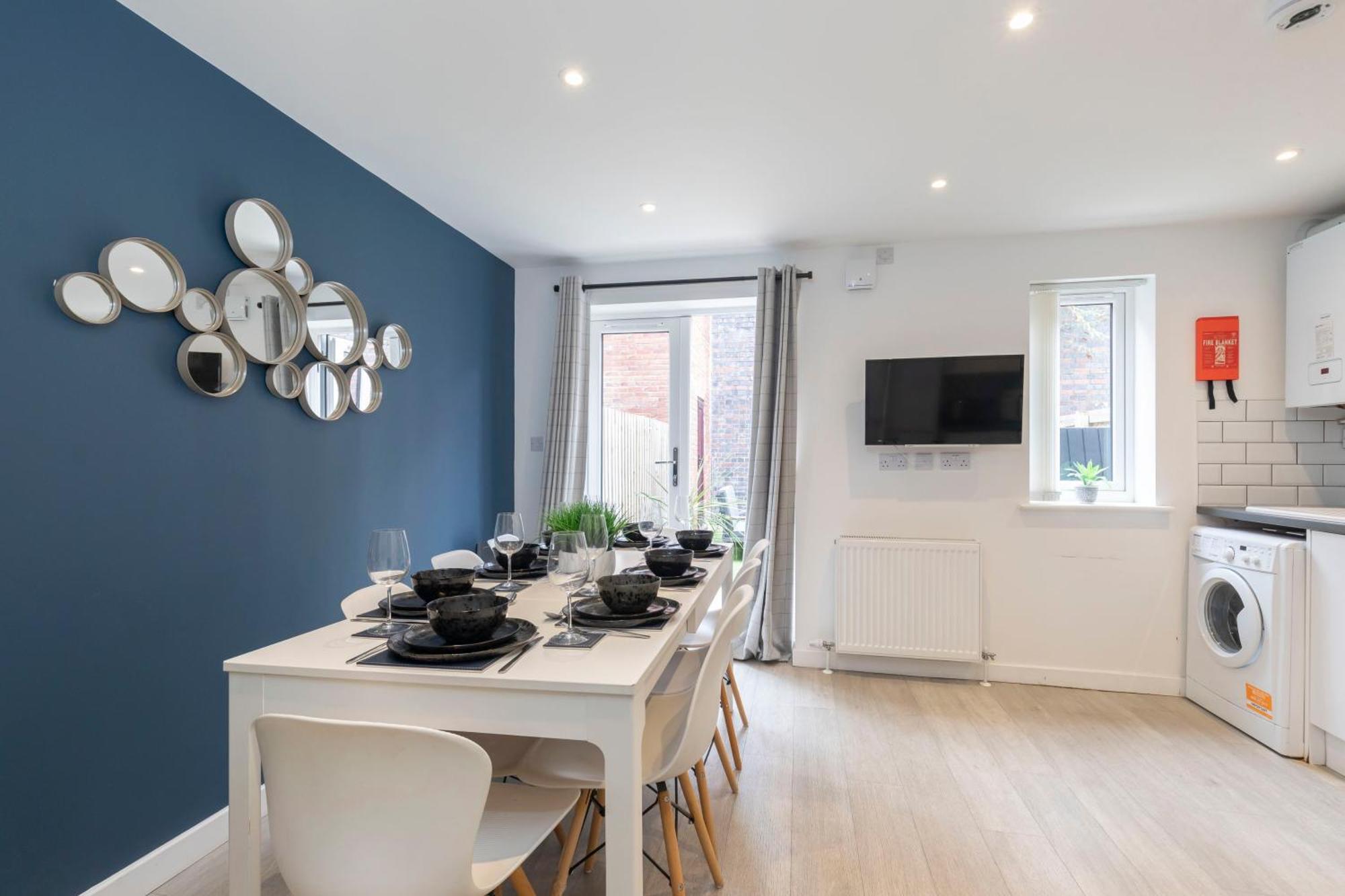 צ'לטנהם Modern Four Bedroom Four Bathroom Home מראה חיצוני תמונה