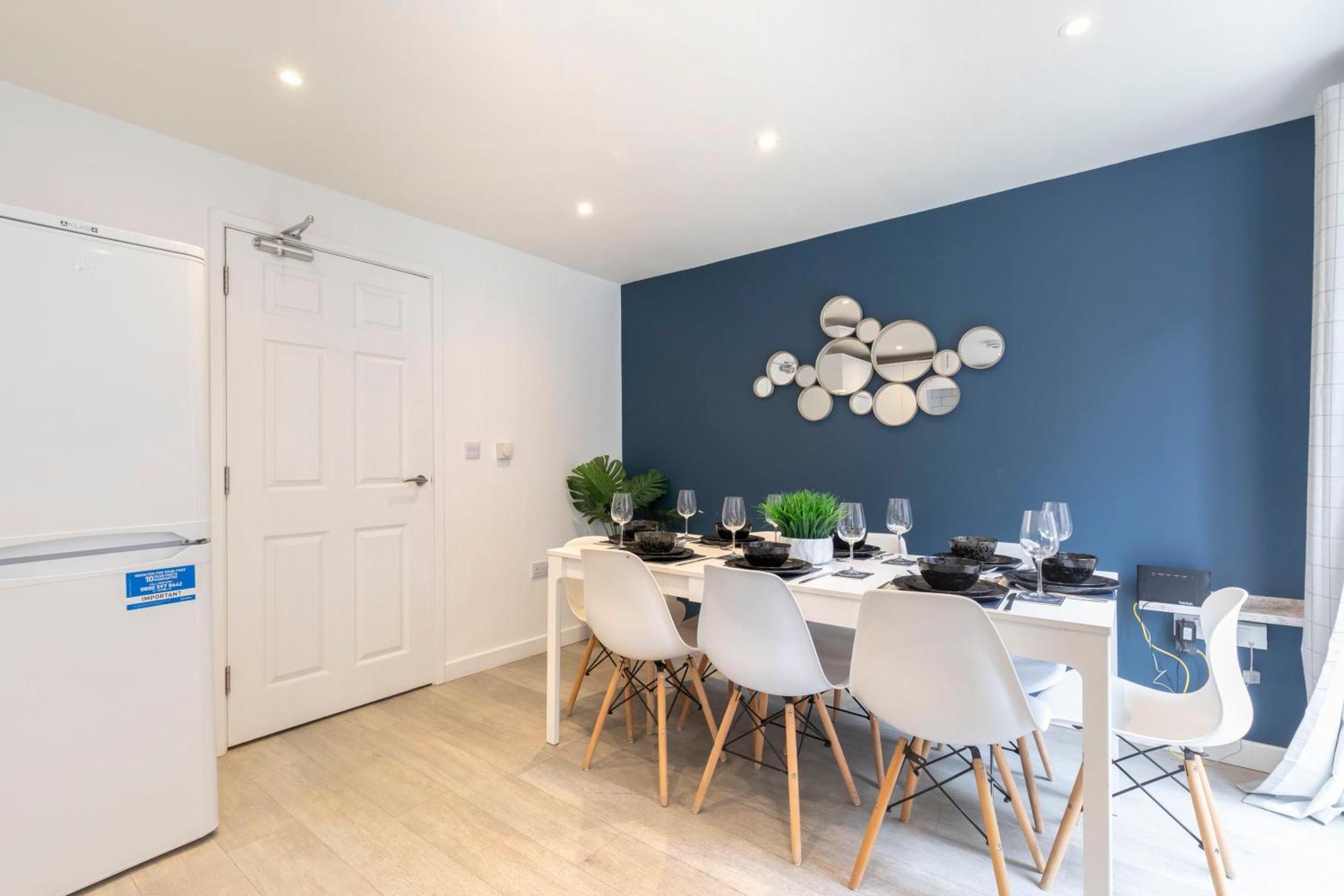 צ'לטנהם Modern Four Bedroom Four Bathroom Home מראה חיצוני תמונה